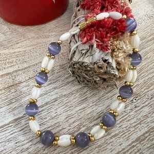 Cat’s Eye Beaded Bracelet Lavender Purple Ivory Gold Tone 8.25”